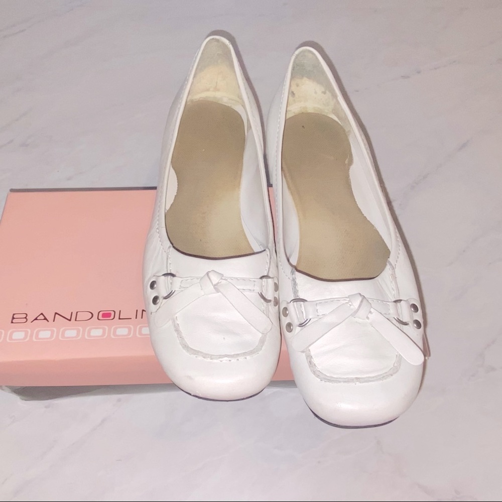 Bandolino White Flat Leather Shoes